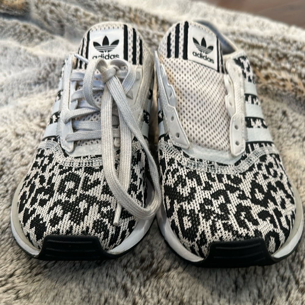 Women’s Adidas Swift Run Animal Print 7.5.